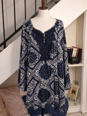 SHEIN Curve Navy Paisley Blouse 5X (fits 2X-3X) Lace Front Boho Flowy Tunic